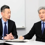 2019年に重要な民事裁判記録の大量廃棄を相次いで報じた元朝日新聞記者の奥山俊宏さん(右)と、元共同通信記者の澤康臣さん=東京都内