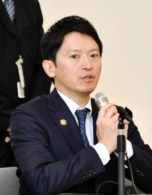 国会議員に当初予算案を説明する斎藤元彦知事=東京都千代田区 国会議員に当初予算案を説明する斎藤元彦知事=東京都千代田区