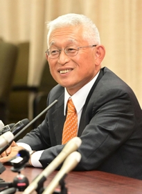 退任会見する泉房穂明石市長=28日午後、明石市役所(撮影・中西幸大) 退任会見する泉房穂明石市長=28日午後、明石市役所(撮影・中西幸大)