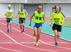 障害者のじぎくスポーツ大会で力走する選手たち=2022年、三木市志染町、県立三木総合防災公園(県障害者スポーツ協会提供) 障害者のじぎくスポーツ大会で力走する選手たち=2022年、三木市志染町、県立三木総合防災公園(県障害者スポーツ協会提供)