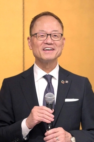 新幹事としての抱負を述べるTOA会長の井谷憲次氏=神戸市中央区港島中町6、神戸ポートピアホテル(撮影・風斗雅博) 新幹事としての抱負を述べるTOA会長の井谷憲次氏=神戸市中央区港島中町6、神戸ポートピアホテル(撮影・風斗雅博)