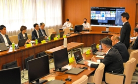 「ひょうごフィールドパビリオン」の追加プログラムについて協議する企画委員会のメンバー=兵庫県庁 「ひょうごフィールドパビリオン」の追加プログラムについて協議する企画委員会のメンバー=兵庫県庁