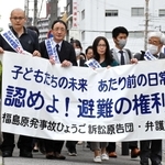 東京電力福島第1原発事故で、福島、宮城県から兵庫県に避難した31世帯82人が国と東電に損害賠償を求めた訴訟が30日、神戸地裁(龍見昇裁判長)で結審した。原告2人が最終意見陳述に臨み、「被ばくの恐怖、言われもない偏見など苦しみは今も絶えない。どうか国の責任を明確にする判決を」などと訴えた。判決は来年3月21日。