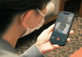 2、3カ月に1度、施設にいる弟とオンラインで話す。一体、何を思っているのだろう=神戸市内 2、3カ月に1度、施設にいる弟とオンラインで話す。一体、何を思っているのだろう=神戸市内