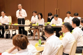 全県で不登校対策に取り組む認識を共有した初会合=神戸市中央区中山手通4、ラッセホール 全県で不登校対策に取り組む認識を共有した初会合=神戸市中央区中山手通4、ラッセホール