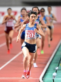 日本選手権女子1500メートル決勝 中盤からのスパートで一気に後続を突き放して初優勝を飾った田中希実=10月2日、デンカビッグスワンスタジアム 日本選手権女子1500メートル決勝 中盤からのスパートで一気に後続を突き放して初優勝を飾った田中希実=10月2日、デンカビッグスワンスタジアム