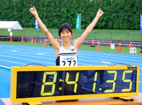 ホクレン中長距離チャレンジ第2戦女子3000メートルで8分41秒35をマークし、18年ぶりに日本記録を更新した田中希実=7月8日、深川市陸上競技場(代表撮影) ホクレン中長距離チャレンジ第2戦女子3000メートルで8分41秒35をマークし、18年ぶりに日本記録を更新した田中希実=7月8日、深川市陸上競技場(代表撮影)