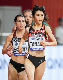 昨年の世界選手権女子5000メートル決勝で15分0秒01をマークして14位となった田中希実(手前)=2019年10月5日、ドーハ 昨年の世界選手権女子5000メートル決勝で15分0秒01をマークして14位となった田中希実(手前)=2019年10月5日、ドーハ