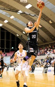 西宮-福岡 第2クオーター、シュートを放つ西宮の岸田(C)B.LEAGUE 西宮-福岡 第2クオーター、シュートを放つ西宮の岸田(C)B.LEAGUE