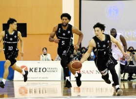 茨城戦でクラブ新記録の14連勝を打ち立てた西宮。プレーオフに進み、4季ぶりの2部制覇を狙う=3月6日、加古川市立総合体育館(撮影・長嶺麻子) 茨城戦でクラブ新記録の14連勝を打ち立てた西宮。プレーオフに進み、4季ぶりの2部制覇を狙う=3月6日、加古川市立総合体育館(撮影・長嶺麻子)