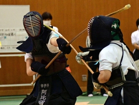 なぎなた女子団体 優勝した市伊丹の副将・阿比留紗月=兵庫県立武道館(撮影・坂井萌香) なぎなた女子団体 優勝した市伊丹の副将・阿比留紗月=兵庫県立武道館(撮影・坂井萌香)