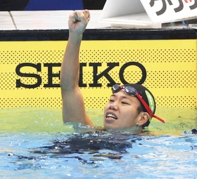4月の日本選手権女子100メートル背泳ぎを制し、メドレーリレーで五輪切符を得た小西杏奈。「日本記録を切ってチームに貢献したい」=東京アクアティクスセンター(代表撮影) 4月の日本選手権女子100メートル背泳ぎを制し、メドレーリレーで五輪切符を得た小西杏奈。「日本記録を切ってチームに貢献したい」=東京アクアティクスセンター(代表撮影)