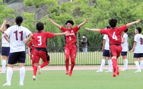 サッカー女子決勝・日ノ本-姫路女学院 後半、先制点を決め喜ぶ日ノ本の中垣(5)=三木総合防災公園第2陸上競技場 サッカー女子決勝・日ノ本-姫路女学院 後半、先制点を決め喜ぶ日ノ本の中垣(5)=三木総合防災公園第2陸上競技場