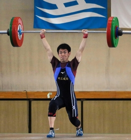 重量挙げ男子55キロ級 トータル190キロで優勝した明石城西の米満庸介=明石南高 重量挙げ男子55キロ級 トータル190キロで優勝した明石城西の米満庸介=明石南高