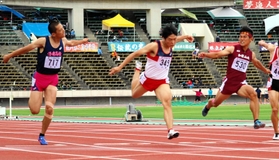 男子100メートル決勝 10秒56で優勝した灘の藤江琉雅(349) 男子100メートル決勝 10秒56で優勝した灘の藤江琉雅(349)