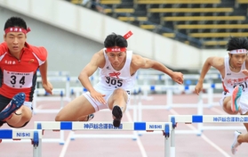 男子400メートル障害決勝 52秒07の自己新記録で優勝した小野の山田那央(中央)(撮影・吉田敦史) 男子400メートル障害決勝 52秒07の自己新記録で優勝した小野の山田那央(中央)(撮影・吉田敦史)