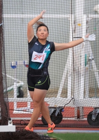 女子ハンマー投げ決勝 58メートル49の大会新記録で優勝した藤本咲良=撮影・吉田敦史 女子ハンマー投げ決勝 58メートル49の大会新記録で優勝した藤本咲良=撮影・吉田敦史