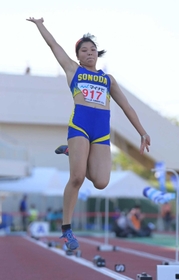 陸上女子走り幅跳び決勝 1回目に6メートル12を跳んで2位となった園田の佐藤琴望=いずれも福井県営陸上競技場(撮影・秋山亮太) 陸上女子走り幅跳び決勝 1回目に6メートル12を跳んで2位となった園田の佐藤琴望=いずれも福井県営陸上競技場(撮影・秋山亮太)