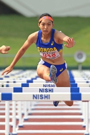 女子100メートル障害決勝 13秒66で4位に入賞した園田の藤原かれん=福井県営陸上競技場(撮影・秋山亮太) 女子100メートル障害決勝 13秒66で4位に入賞した園田の藤原かれん=福井県営陸上競技場(撮影・秋山亮太)