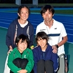 東京五輪の陸上で、中長距離のホープとして注目される田中希実(豊田自動織機TC、西脇工高出身)が2日、日本勢で初めて女子1500メートル予選に挑み、日本記録を更新して準決勝進出を決めた。陸上一家として知られ、ひたむきに強さを追い求める21歳を支えてきた家族は「納得する走りを」と願い、その雄姿を見守った。