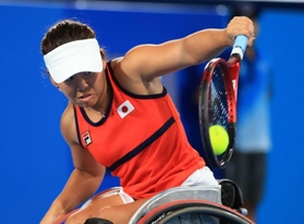車いすテニス女子シングルス準決勝 オランダのアニク・ファンクートを破って決勝進出を決めた上地結衣(撮影・吉田敦史) 車いすテニス女子シングルス準決勝 オランダのアニク・ファンクートを破って決勝進出を決めた上地結衣(撮影・吉田敦史)