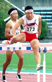 男子2年400メートル障害決勝 53秒35で優勝した社の酒井春名 男子2年400メートル障害決勝 53秒35で優勝した社の酒井春名