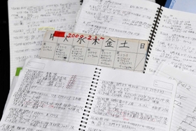 プロデビュー当時からつづる練習ノート。体重や体調などを記録し、調整に活用している=尼崎市内 プロデビュー当時からつづる練習ノート。体重や体調などを記録し、調整に活用している=尼崎市内