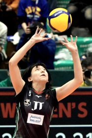 東京五輪で日本のセッターを務めた経験をばねに、成長を期すJTの籾井あき=尼崎市ベイコム総合体育館 東京五輪で日本のセッターを務めた経験をばねに、成長を期すJTの籾井あき=尼崎市ベイコム総合体育館