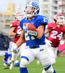 関学大-立命大 第3クオーター、タッチダウンを決め、雄たけびを上げる関学大のRB斎藤(撮影・中西幸大) 関学大-立命大 第3クオーター、タッチダウンを決め、雄たけびを上げる関学大のRB斎藤(撮影・中西幸大)