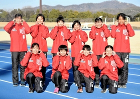合同練習会で笑顔を見せる兵庫代表の選手たち=加古川運動公園陸上競技場 合同練習会で笑顔を見せる兵庫代表の選手たち=加古川運動公園陸上競技場