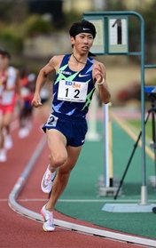 記録会の男子5000メートルで13分16秒40をマークした遠藤日向=京都市右京区、たけびしスタジアム京都(撮影・中西幸大) 記録会の男子5000メートルで13分16秒40をマークした遠藤日向=京都市右京区、たけびしスタジアム京都(撮影・中西幸大)