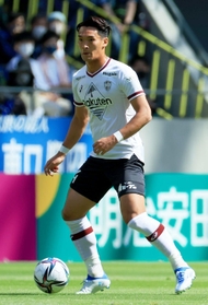 35歳になって迎える初の公式戦で、今季リーグ初勝利を誓う神戸のDF槙野=8日、パナソニックスタジアム吹田 35歳になって迎える初の公式戦で、今季リーグ初勝利を誓う神戸のDF槙野=8日、パナソニックスタジアム吹田