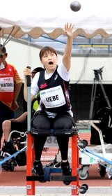 女子砲丸投げ決勝 4メートル19の大会新記録をマークした上部美帆 女子砲丸投げ決勝 4メートル19の大会新記録をマークした上部美帆