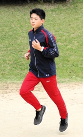 ロードに強い男子・東播磨の吉田翔=西脇市内 ロードに強い男子・東播磨の吉田翔=西脇市内