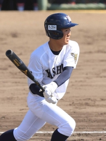 近畿大会1回戦で2安打し、勝利に貢献した社の水谷=2022年10月29日、和歌山市紀三井寺球場 近畿大会1回戦で2安打し、勝利に貢献した社の水谷=2022年10月29日、和歌山市紀三井寺球場