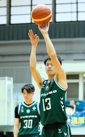 西宮-青森 第4クオーター、フリースローを決める西宮の道原 西宮-青森 第4クオーター、フリースローを決める西宮の道原