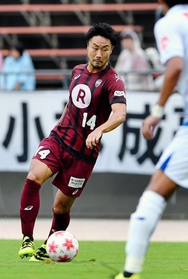高精度のキックが光る神戸の藤田=9月22日、ユニバー記念競技場 高精度のキックが光る神戸の藤田=9月22日、ユニバー記念競技場