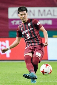神戸の顔として日本代表選出を目指すDF岩波=10月21日、ノエビアスタジアム神戸 神戸の顔として日本代表選出を目指すDF岩波=10月21日、ノエビアスタジアム神戸