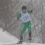 中学校と高校の兵庫県総合体育大会スキー競技が16日、同県香美町小代(おじろ)区大谷のおじろスキー場で開幕した。昨年は暖冬で積雪がなく中止され、開催は2年ぶり。養父市奈良尾の氷ノ山国際スキー場との両会