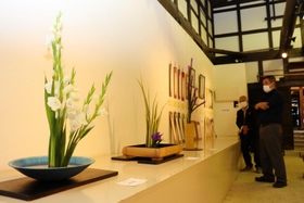 新温泉町文化協会の会員たちが手掛けた作品展=浜坂先人記念館「以命亭」 新温泉町文化協会の会員たちが手掛けた作品展=浜坂先人記念館「以命亭」