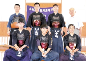 近畿高校剣道大会に初出場する剣道部の男子団体メンバー=豊岡高校 近畿高校剣道大会に初出場する剣道部の男子団体メンバー=豊岡高校