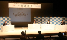 立候補予定者を招いた公開討論会=豊岡市民プラザ 立候補予定者を招いた公開討論会=豊岡市民プラザ