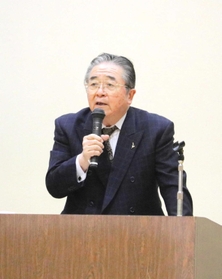 兵庫県や但馬の成り立ちについて話す田辺眞人さん=日高地区コミュニティセンター 兵庫県や但馬の成り立ちについて話す田辺眞人さん=日高地区コミュニティセンター
