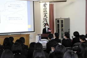 看護実践発表会の様子=日高高校 看護実践発表会の様子=日高高校