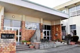 来春に統合される予定の静修小学校=豊岡市日高町道場 来春に統合される予定の静修小学校=豊岡市日高町道場