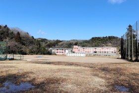 豊岡聴覚特別支援学校と出石特別支援学校を統合してつくる学校の整備予定地=豊岡市九日市上町 豊岡聴覚特別支援学校と出石特別支援学校を統合してつくる学校の整備予定地=豊岡市九日市上町