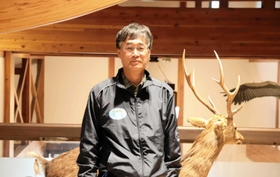 県生物学会但馬支部長の菅村定昌さん=豊岡市祥雲寺 県生物学会但馬支部長の菅村定昌さん=豊岡市祥雲寺
