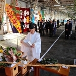 ズワイガニ漁の安全と豊漁を祈る神事=柴山港