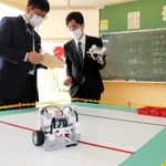 兵庫県丹波市青垣町田井縄の旧芦田小学校でIT交流拠点施設として整備が進んでいた「芦田集学校」が17日、本格的に始動する。“開校”を前にメディア向け内覧会が15日に開かれ、無料で利用できるコワーキング