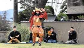荻野(赤井)直正をテーマにしたパフォーマンス=丹波市氷上町石生 荻野(赤井)直正をテーマにしたパフォーマンス=丹波市氷上町石生